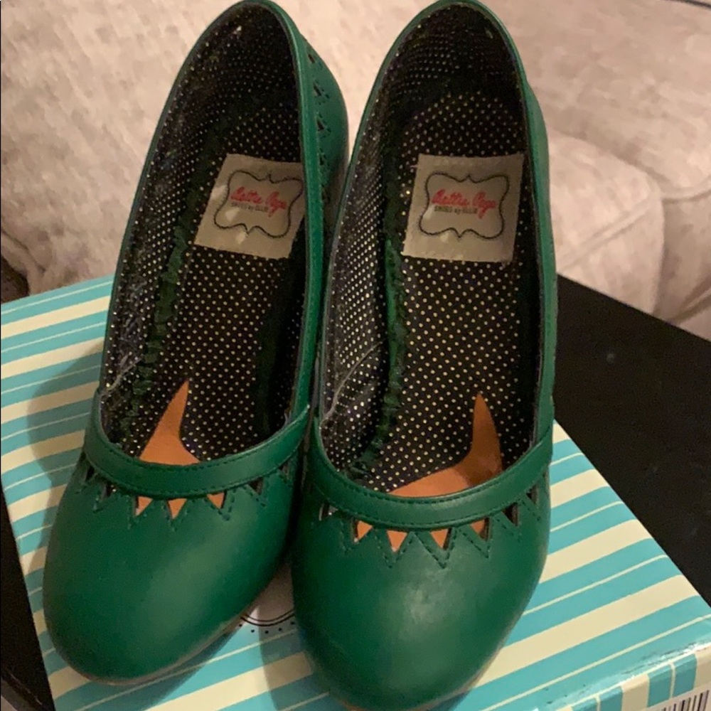 Bettie Page Green Marjorie style size 6